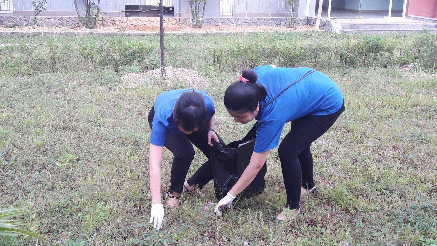 Đoàn viên lao động trong khuôn viên Bệnh viện 2