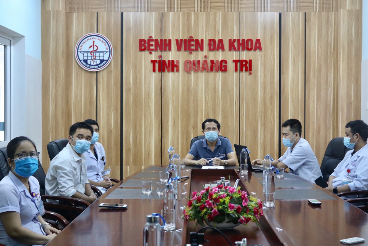  Ts.Bs. Trương Vĩnh Quý – Trưởng khoa Ung bướu chủ trì hội thảo