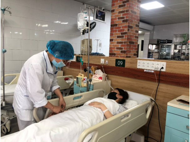 Hình 1: Bệnh nhân đang dùng thuốc chữa động kinh, khi dùng thêm paracetamol liều 2 gam/ngày đã dẫn tới viêm gan (Trung tâm chống độc BVBM)