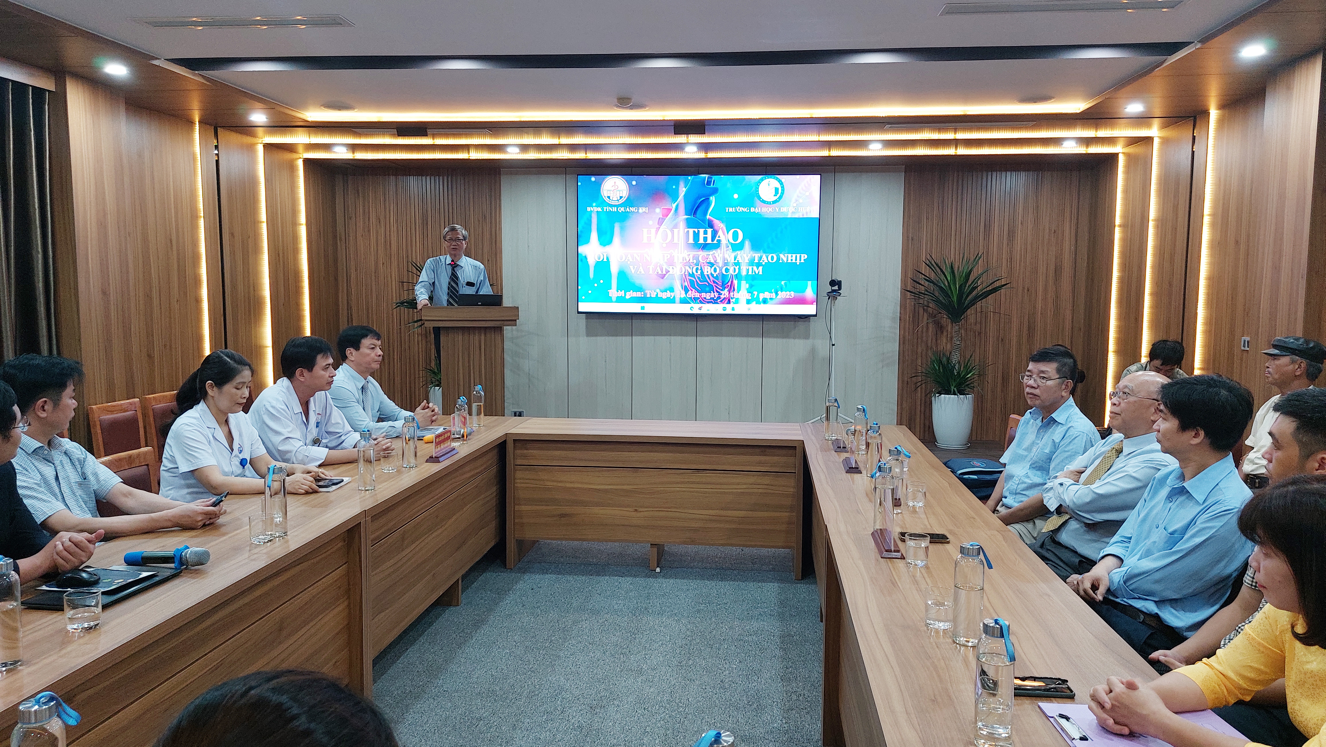 Hội thảo đào tạo “Rối loạn nhịp tim, cấy máy tạo nhịp tim và tái đồng bộ cơ tim” - Ảnh: TH